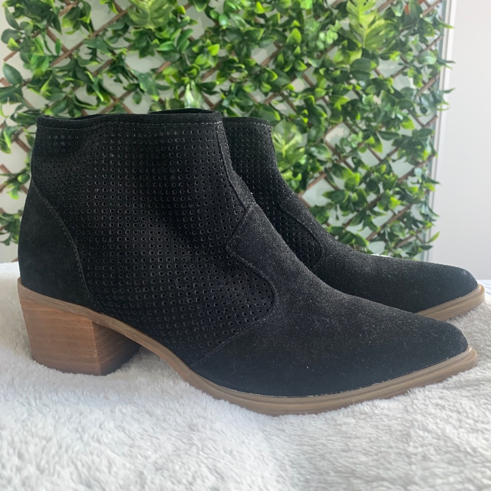 Steve Madden Suede booties